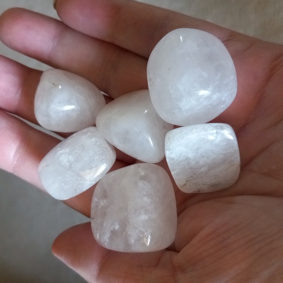White Crystal Quartz large Tumbles. - Picture 3 of 4